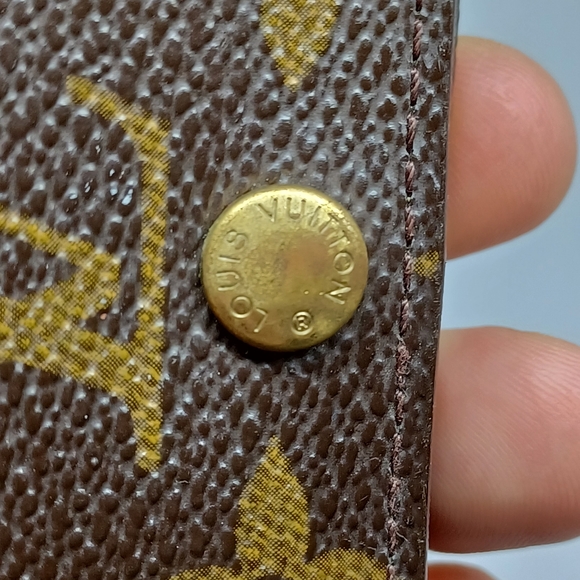 Louis Vuitton Key Case (4keys) - Picture 5 of 11